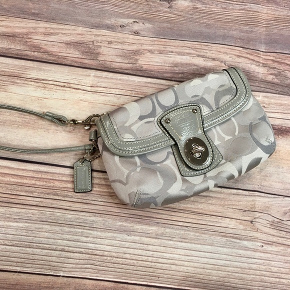 Coach Legacy Signature Optic Turn Lock Flap Wristlet in Gray with Lavender - Picture 1 of 7